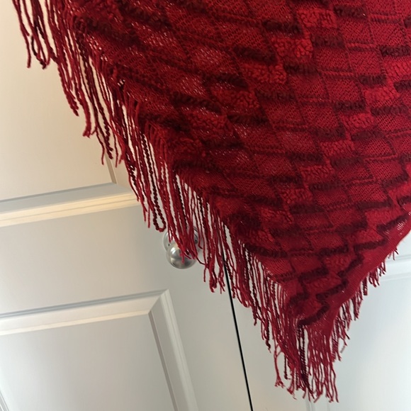 Jon & Anna poncho - Picture 3 of 5